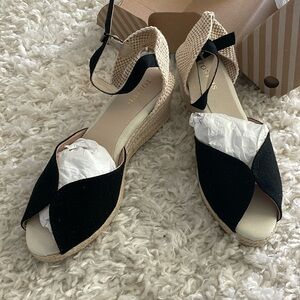 Tonivis Women’s 9.5 Black And Tan Platform Sandals With Ankle Strap